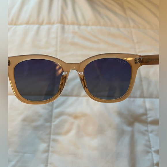 NWOT-Diff sunglasses-OS - Picture 4 of 8